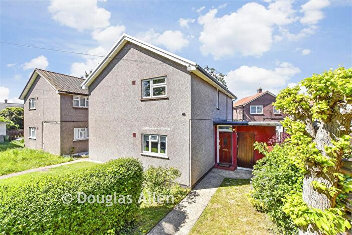 2 Bedroom Maisonette For Sale In Kingston Hill Avenue, Romford, Essex, RM6