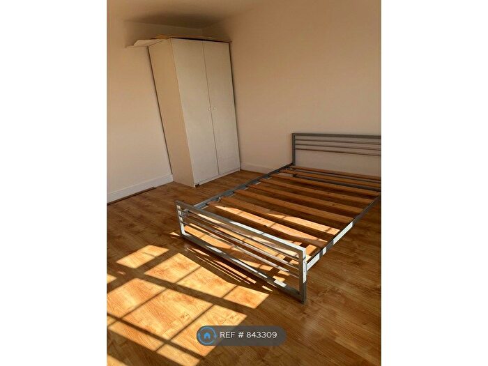 3 Bedroom Flat To Rent In Leigham Hall, London, SW16
