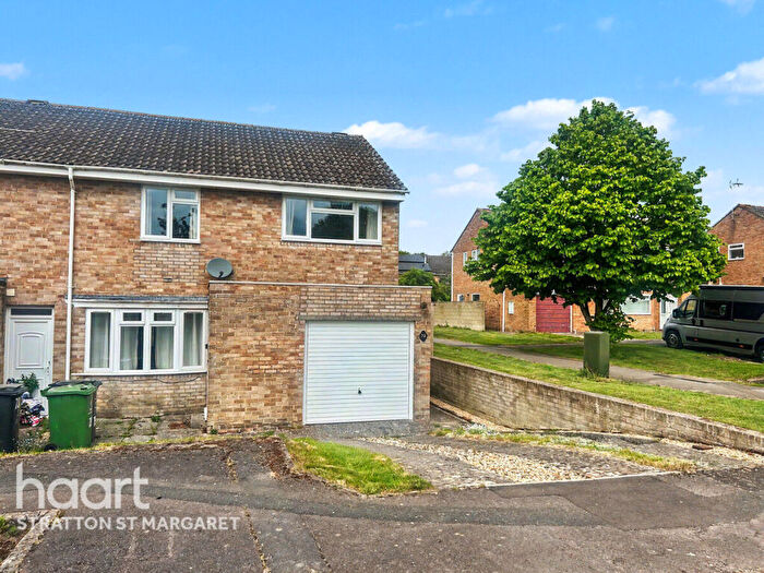 3 Bedroom End Of Terrace House For Sale In Overbrook, Swindon, SN3