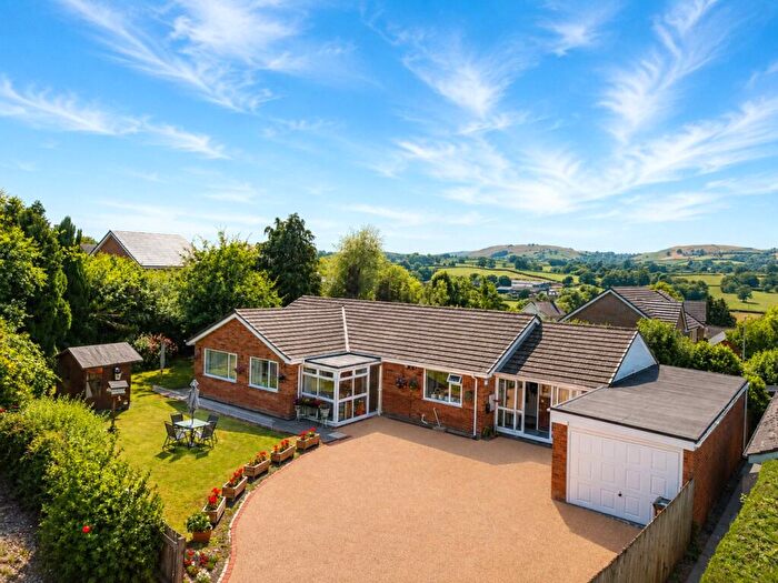4 Bedroom Bungalow For Sale In Holcombe Drive, Llandrindod Wells, Powys, LD1