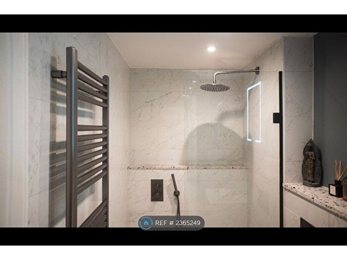 2 Bedroom Flat To Rent In Clapham, London, SW4
