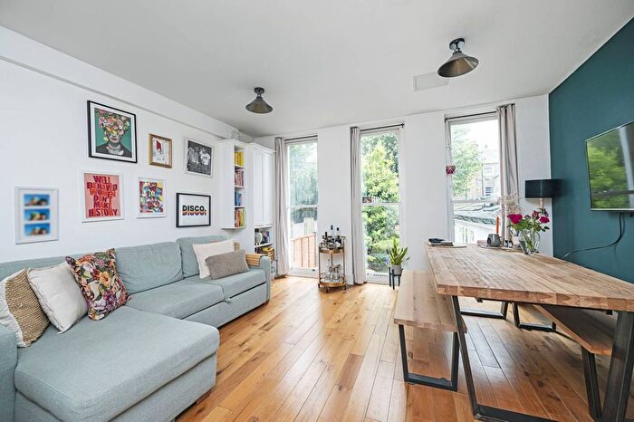 2 Bedroom Flat To Rent In Evering Road, Stoke Newington, London, E5