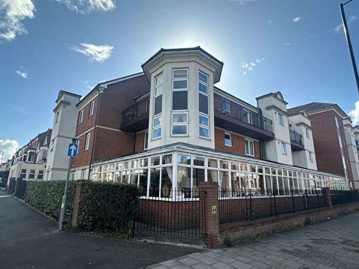 2 Bedroom Apartment For Sale In Harold Road, Margate, CT9