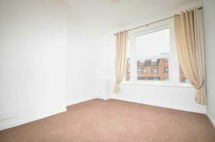 3 Bedroom Maisonette To Rent In Grove Road North, Southsea, PO5