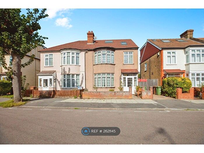 4 Bedroom Semi-Detached House To Rent In Dallinger Road, London, SE12