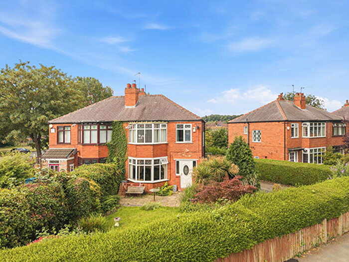 3 Bedroom Semi-Detached House For Sale In Foundry Lane, Leeds, LS9