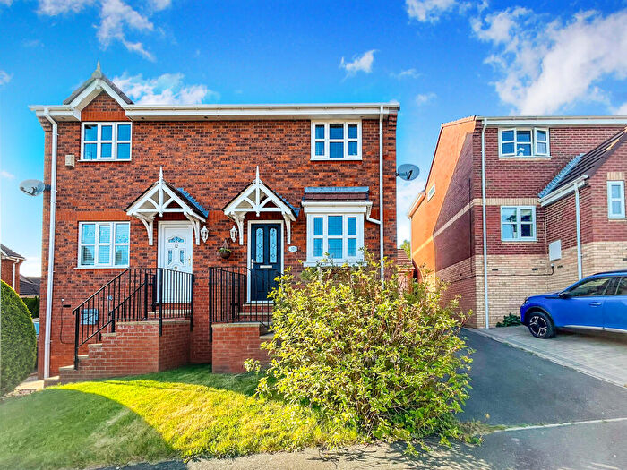 2 Bedroom Semi-Detached House For Sale In St James Mews, Armley, Leeds, LS12
