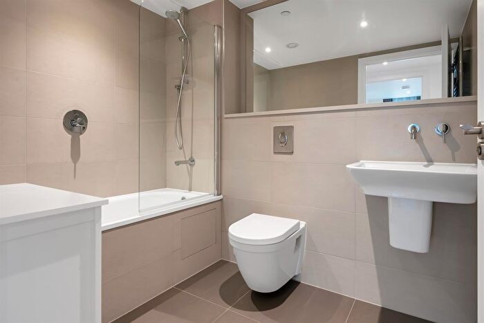 2 Bedroom Flat To Rent In The Waterside Apartments, West Bridgford, NG2