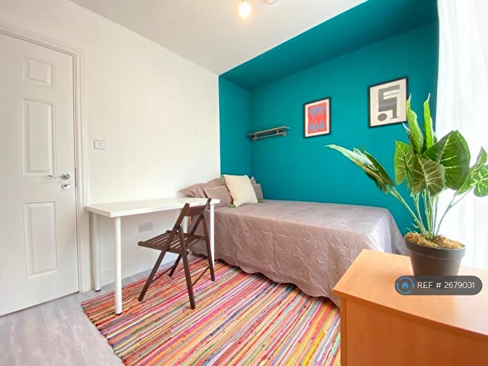 Studio To Rent In Brook Road, Merstham, Redhill, RH1