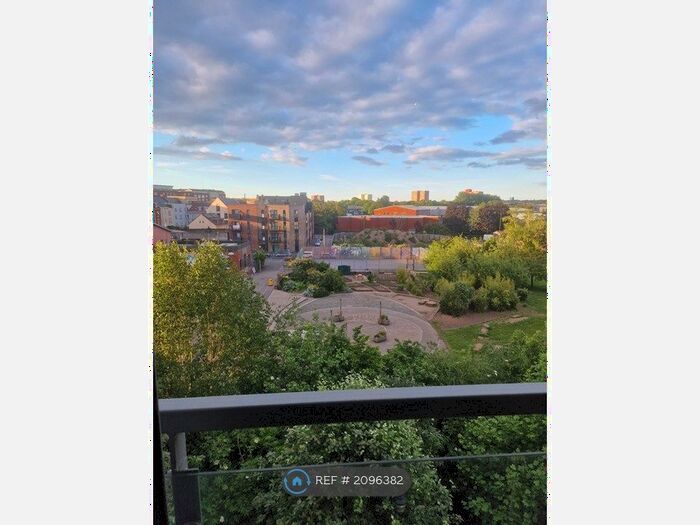 2 Bedroom Flat To Rent In Sweetman Place, Bristol, BS2