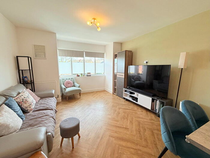 2 Bedroom Flat For Sale In Loxley Court, Baldwins Lane, Hall Green, B28