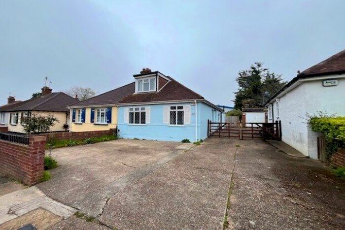 3 Bedroom Semi-Detached Bungalow To Rent In Bradfields Avenue, Chatham, ME5