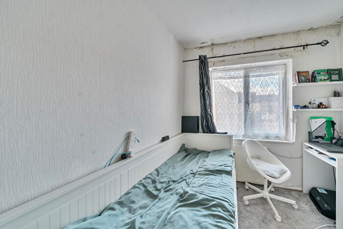 3 Bedroom Terraced House For Sale In Upton Road, Thornton Heath, CR7