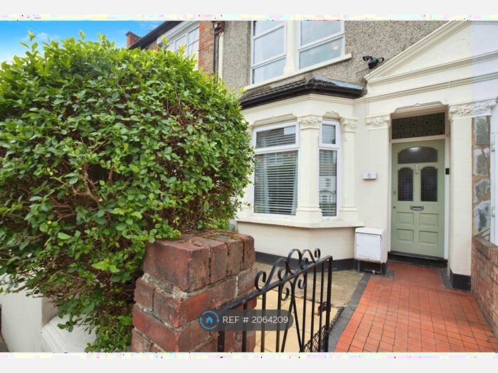2 Bedroom Terraced House To Rent In Crumpsall Street, London, SE2