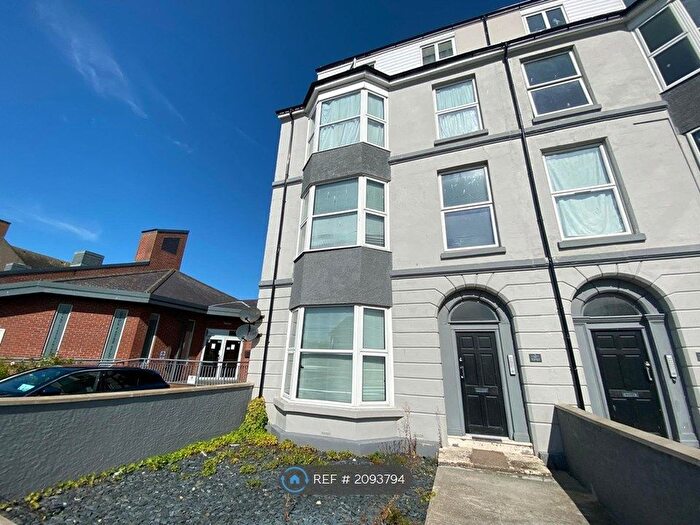 2 Bedroom Flat To Rent In South Parade, Pensarn, Abergele, LL22