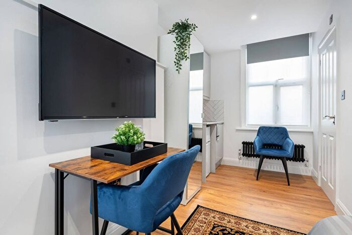 Studio To Rent In Cricklewood, Cricklewood, London, NW2