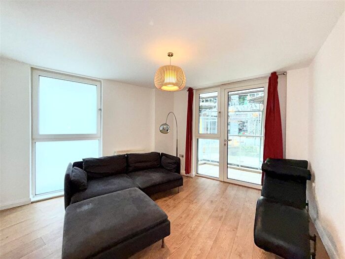 1 Bedroom Flat For Sale In Coppermill Heights, Daneland Walk, N17