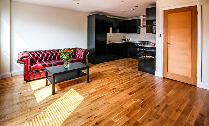 3 Bedroom Flat To Rent In Weymouth Terrace, London, E2