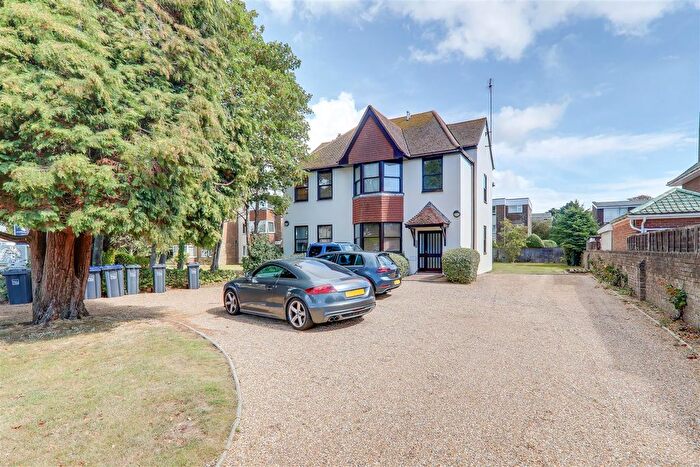 1 Bedroom Flat For Sale In West Avenue, Worthing, BN11