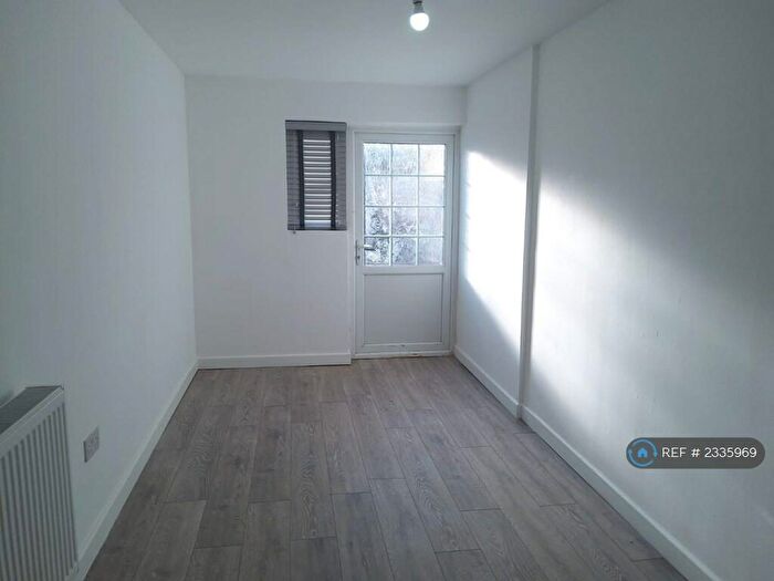 5 Bedroom Terraced House To Rent In Cheshunts, Basildon, SS13