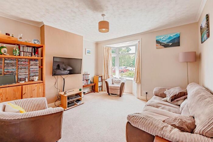 2 Bedroom Semi-Detached House For Sale In Common Road, Redhill, RH1