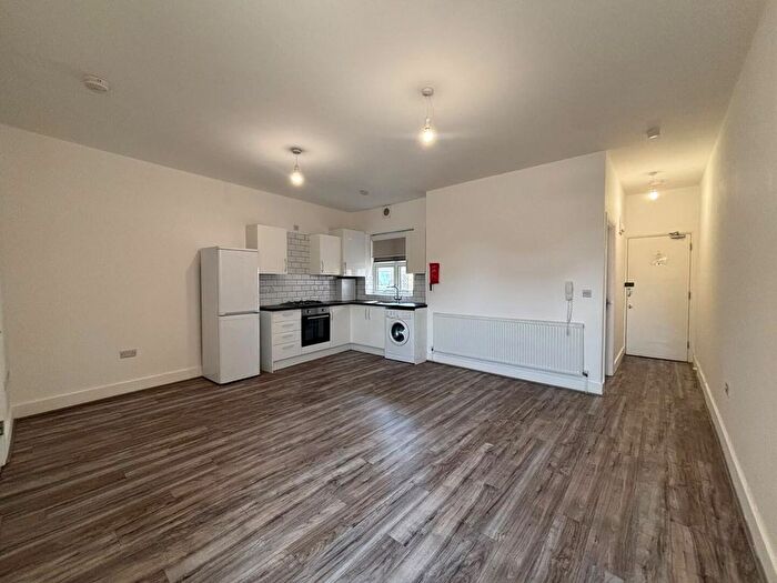 2 Bedroom Flat To Rent In Cranbrook Road, Ilford, IG1