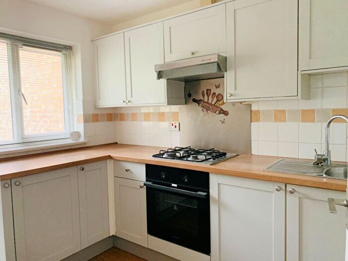 2 Bedroom Flat To Rent In Buckingham Avenue, Perivale, UB6