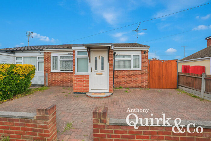 1 Bedroom Bungalow For Sale In Lilac Avenue, Canvey Island, SS8