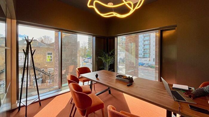 Apartment To Rent In Ilderton Road, London, SE15