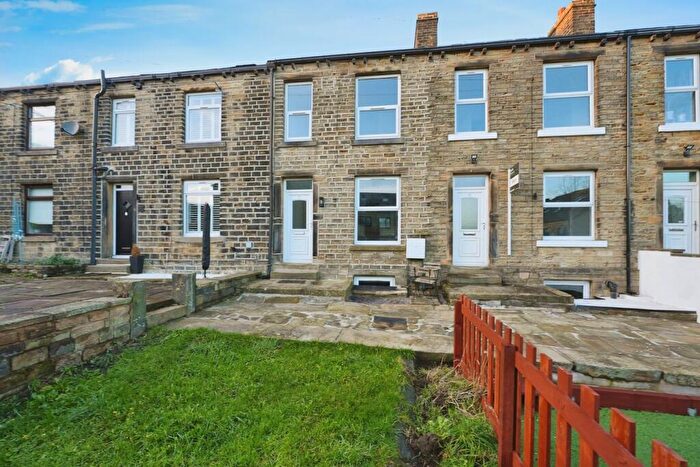 2 Bedroom Terraced House For Sale In Cowrakes Road, Huddersfield, HD3