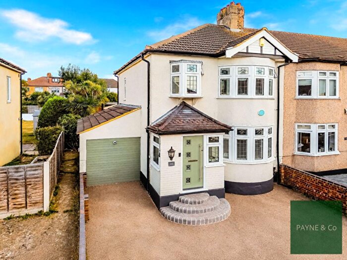 3 Bedroom End Terrace House For Sale In Southdown Road, Hornchurch, RM11