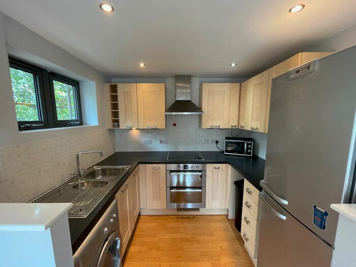 2 Bedroom Flat To Rent In Woodins Way, Oxford, OX1