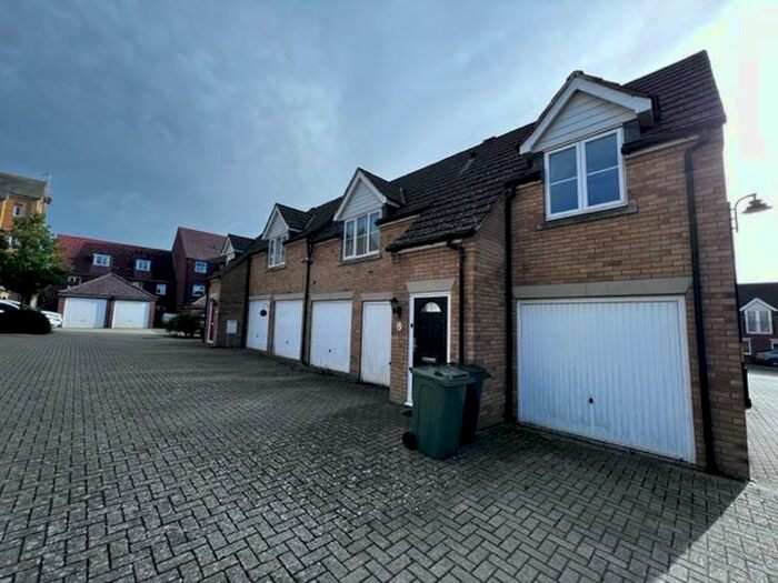 2 Bedroom Flat To Rent In Barley Mow View, Ashford, TN23