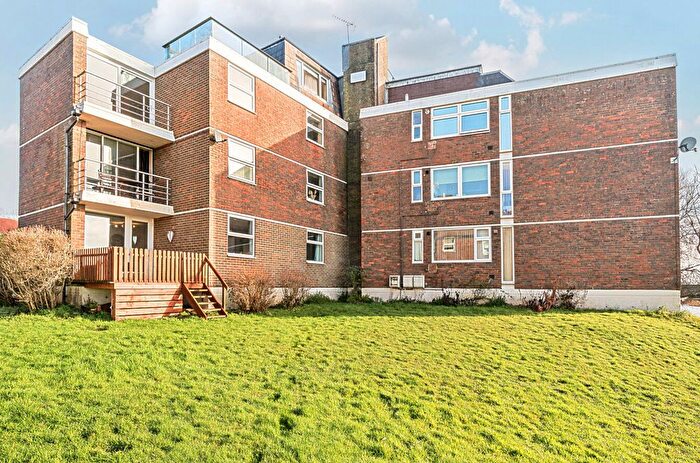 2 Bedroom Flat For Sale In Station Road, Pulborough, RH20