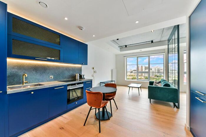 Apartment To Rent In Douglass Tower, Goodluck Hope, London, E14