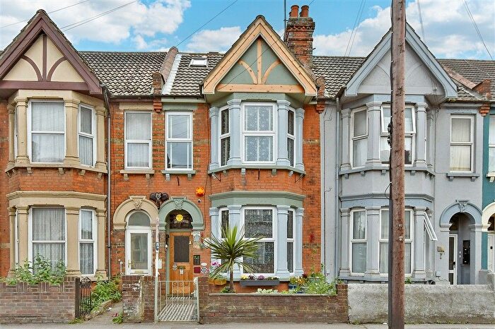 4 Bedroom Terraced House For Sale In Rainham Road, Chatham, Kent, ME5