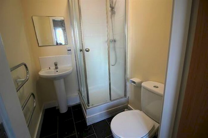 2 Bedroom Apartment For Sale In Queens Road, Chester, CH1