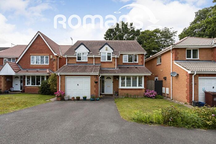 4 Bedroom Detached House To Rent In Whitehouse Close, Farnborough, GU14