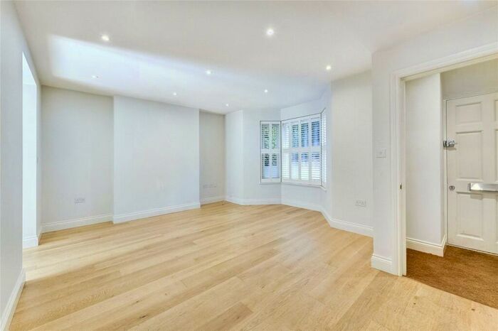 2 Bedroom Apartment To Rent In Ramsden Road, London, SW12