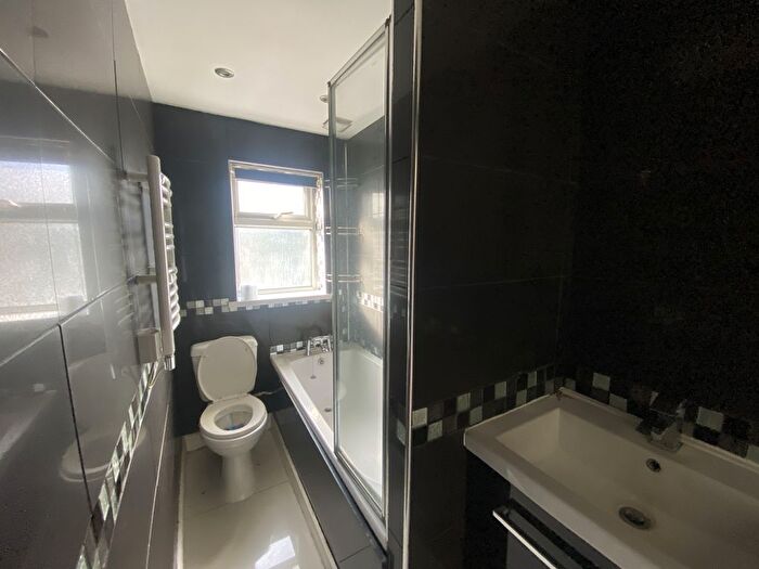 2 Bedroom Flat For Sale In Flat The Close, Hampstead Norreys, Thatcham, Berkshire, RG18