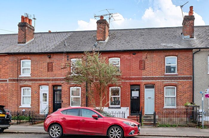 2 Bedroom Terraced House For Sale In Elgar Road, Reading, Berkshire, RG2