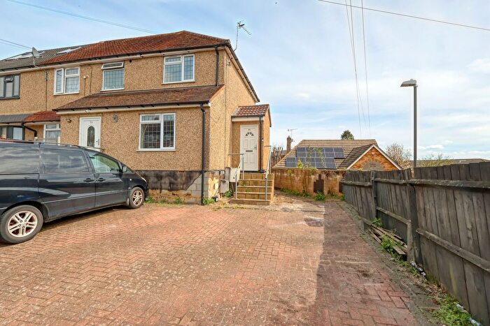 3 Bedroom End Terrace House For Sale In Hatters Lane, High Wycombe, Buckinghamshire, HP13