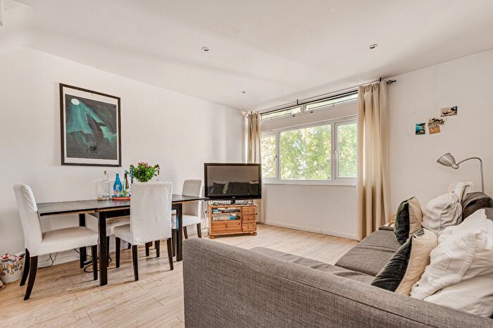 2 Bedroom Flat To Rent In Cedars Road, Clapham, SW4