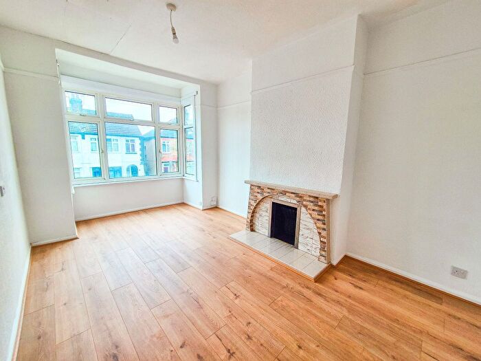 1 Bedroom Flat To Rent In Seaforth Avenue, Southend-On-Sea, Essex, Es, Uk, SS2