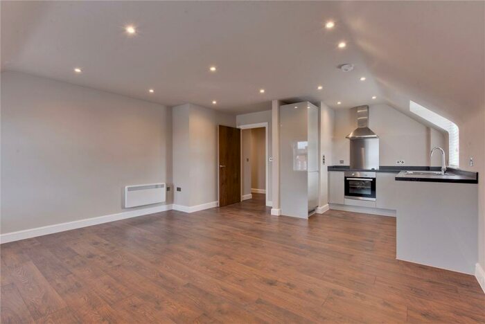 1 Bedroom Flat To Rent In Springfield Lane, Weybridge, Surrey, KT13