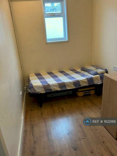 Studio To Rent In St. Pauls Road, London, N17