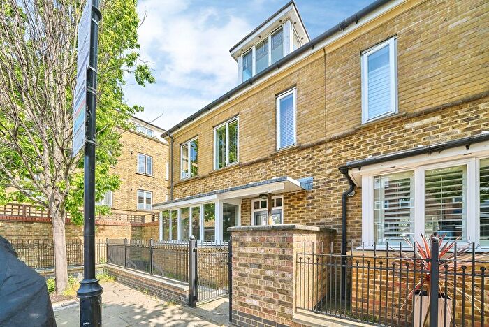 3 Bedroom End Terrace House For Sale In Parnell Road, London, E3