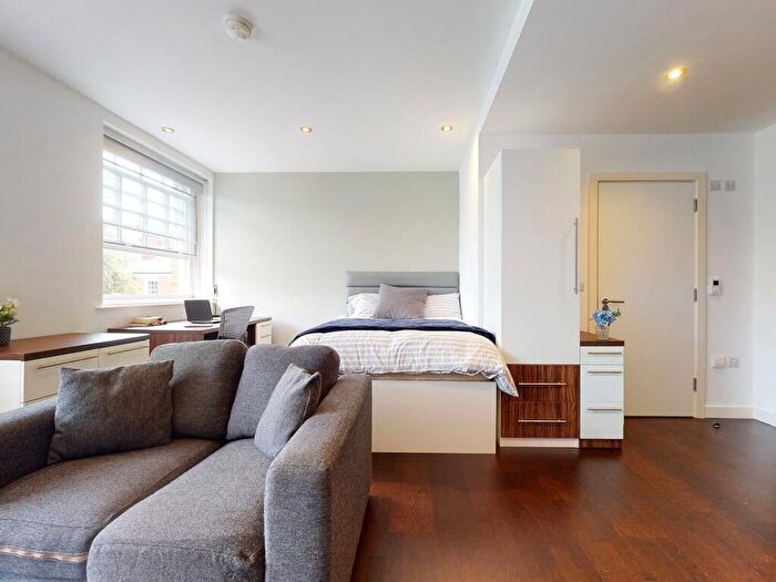 Apartment To Rent In Apt, Park Square Residence #, LS1