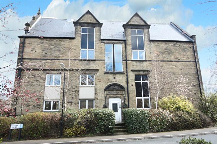 2 Bedroom Flat To Rent In Farrar Court, Leeds, West Yorkshire, LS13