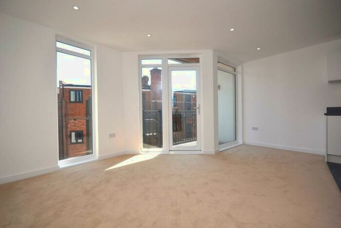 1 Bedroom Apartment To Rent In High Street, Reading, RG1